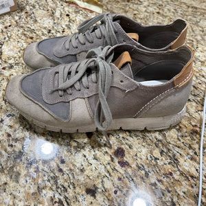 OTBT Snowbird Distressed Sneakers size 10